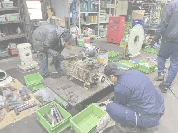 修繕修復している様子