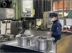 機械オペレーターをしている様子