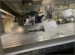 機械オペレーターをしている様子