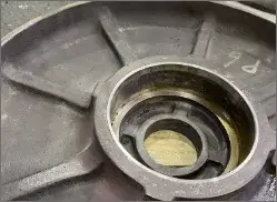 修繕・修復をしている様子