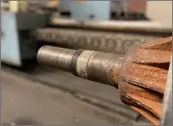 修繕・修復をしている様子